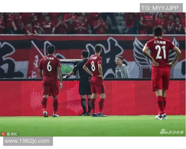 2018年天津泰达与上海上港激战回顾：一场精彩的中超对决与战术较量